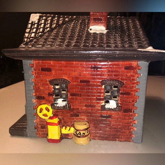 Vintage Yuletide Fire Station Christmas Village Decor 1988 - Picture 7 of 8